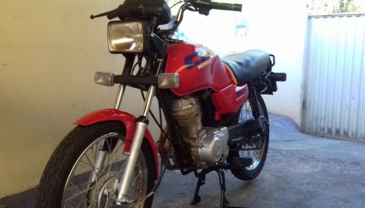 Motocicleta é furtada no centro de Cafelândia em plena luz do dia