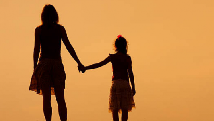 M&atilde;e de Nova Aurora busca ajuda para reaver a filha ap&oacute;s pai recusar devolv&ecirc;-la