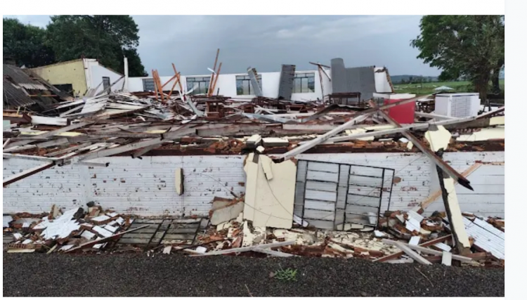 Temporal derruba clube na região Oeste do Paraná