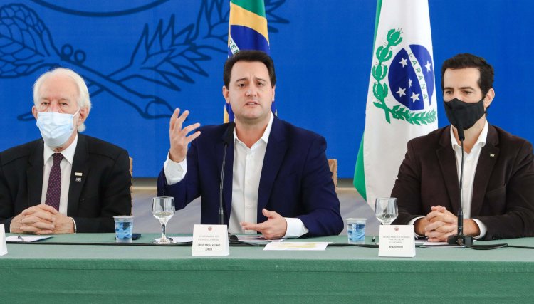 Ratinho JR propõe piso salarial de R$ 5,5 mil para todos os professores da rede pública