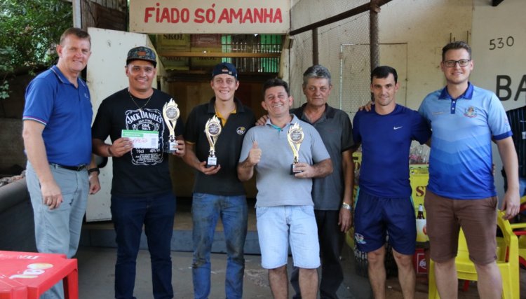 Cafelândia encerra com sucesso campeonato de 48 