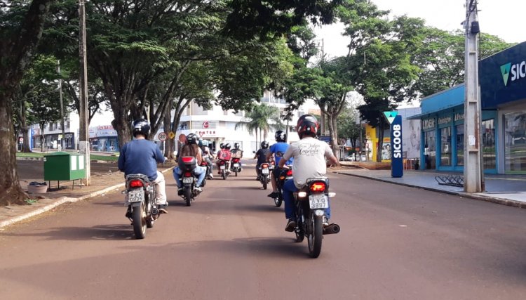 Motoboys realizam manifesto em Cafelândia em busca de apoio da sociedade 