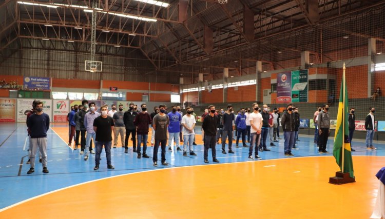 Jovens de Cafelândia recebem o certificado de dispensa do Serviço Militar 