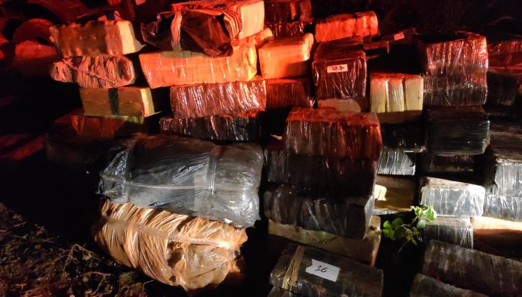 Polícia aborda bitrem com 5,6 toneladas de maconha na região