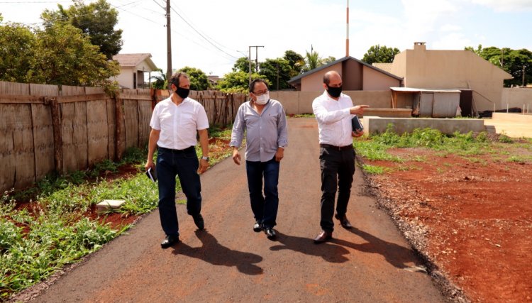 Prefeito Dr. Culestino e secretários visitam obras paralisadas e em andamento no município 