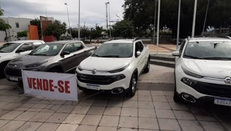 Ubiratã trocará "carros de luxo" por populares