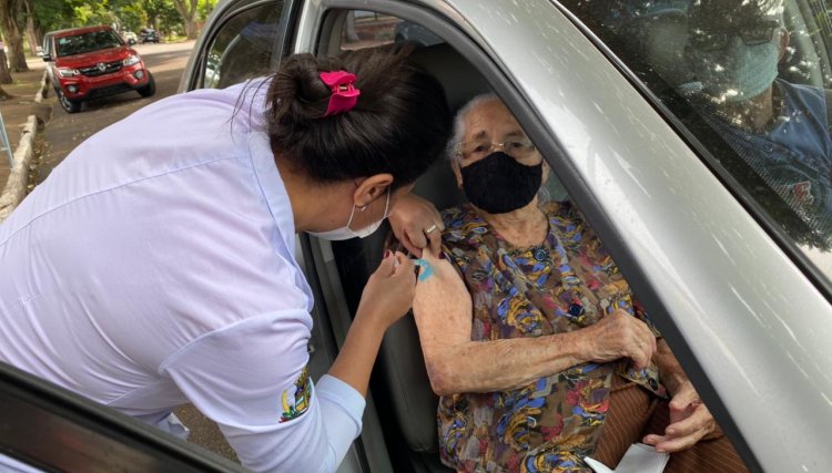 Cafelândia inicia vacinação em idosos com mais de 90 anos 
