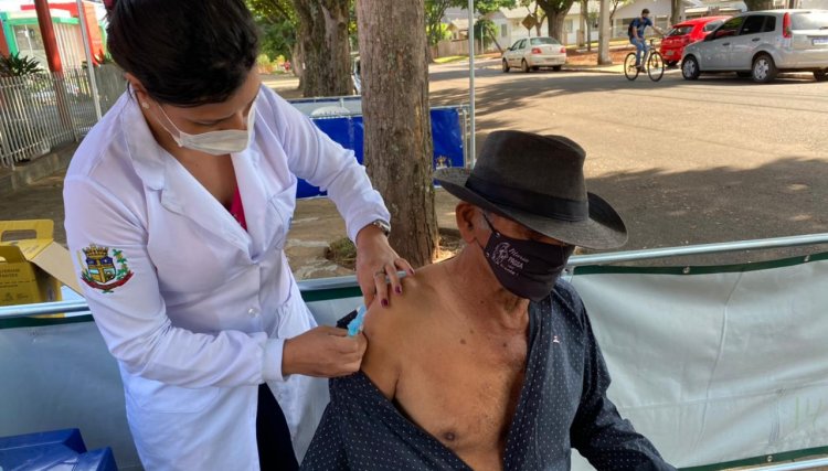 Idosos com 88 anos já podem receber a vacina contra a Covid em Cafelândia 
