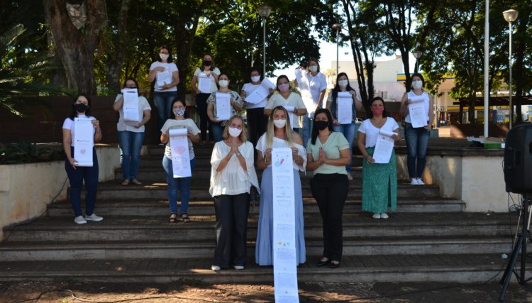 Projeto tem encerramento na Praça dos Pioneiros com benção das cartas por Padre e Pastor