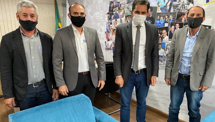 Prefeito e Secretário de Administração de Nova Aurora se encontram com Deputados em Curitiba para tratar sobre envio de recursos