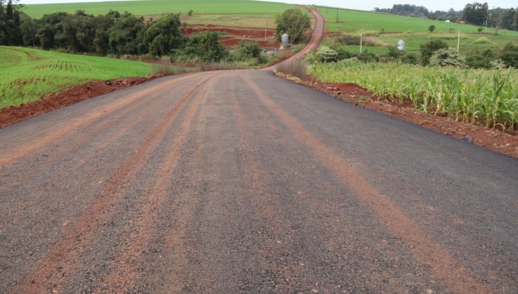 Em parceira com a Itaipu Cafelândia investe em asfalto no interior