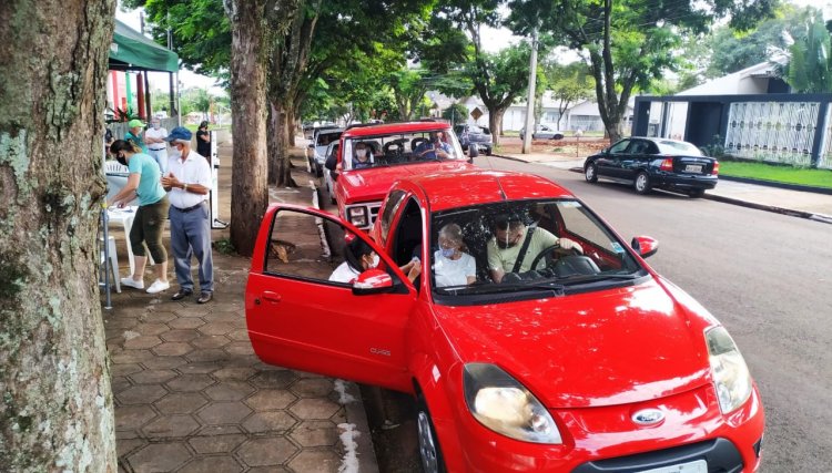 Cafelândia  imuniza nesta segunda-feira (19) a população que já tomou a primeira dose a mais ou menos 12 semanas