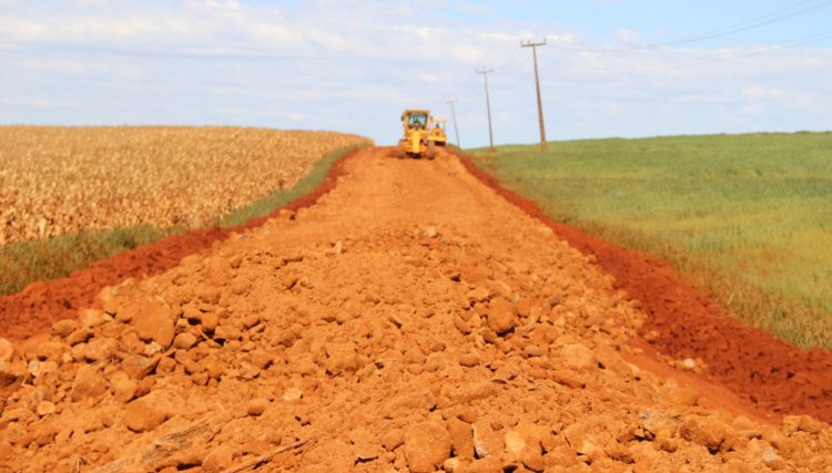 Estrada Campina recebe adequação e cascalhamento através da parceria com a Itaipu