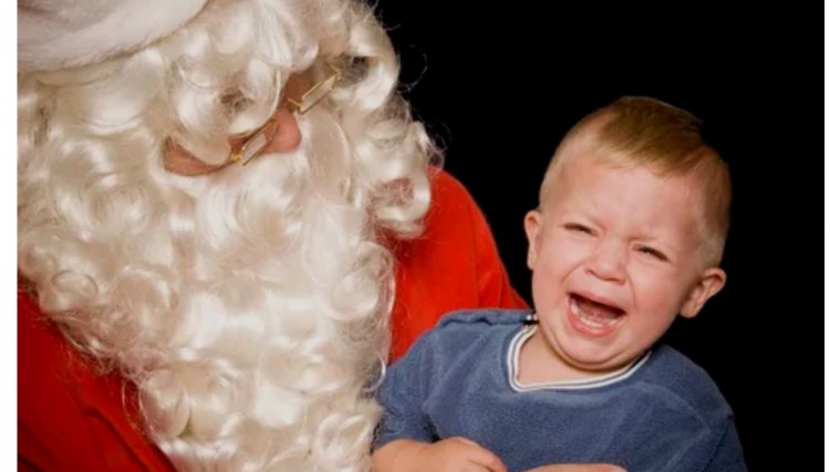 Mãe questiona cultura de fazer as crianças sentarem no colo do Papai Noel e sugere que os pais tenham cautela