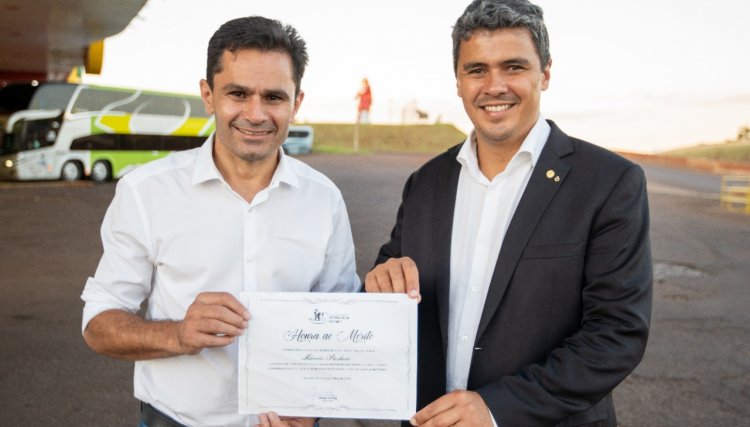 Deputado Diego Garcia homenageia Pacheco por ações em defesa da Vida e da Família