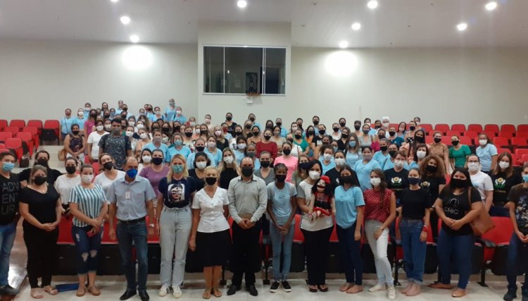 Cafelândia forma professores sobre recursos na contação de histórias