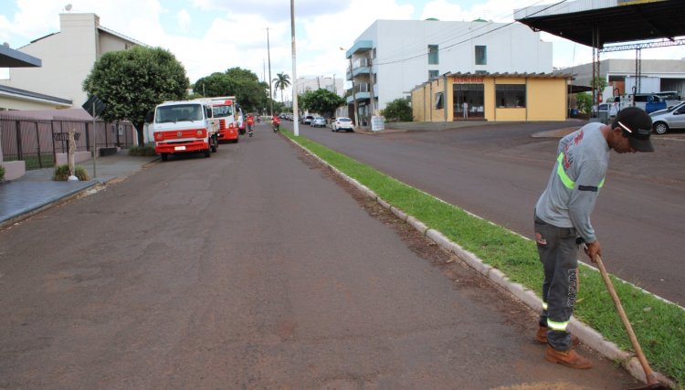 Secretaria de Obras de Nova Aurora realiza tapa buracos pelas ruas da cidade