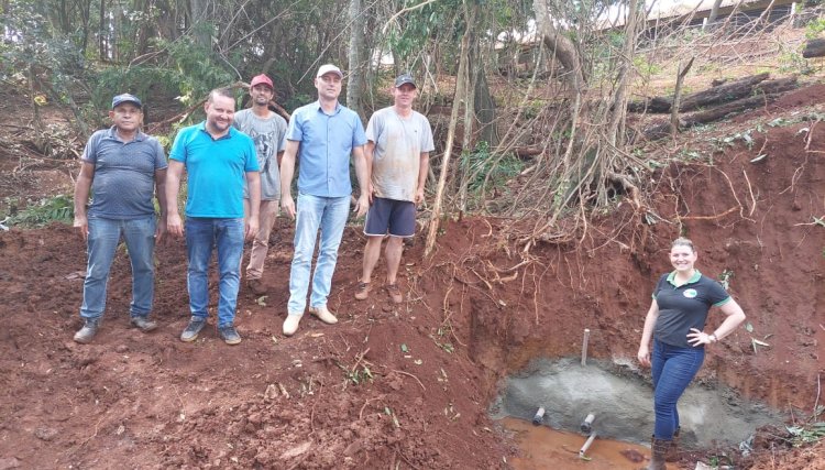  Cafelândia e Itaipu recuperam nascente dágua em  Central Santo Antônio