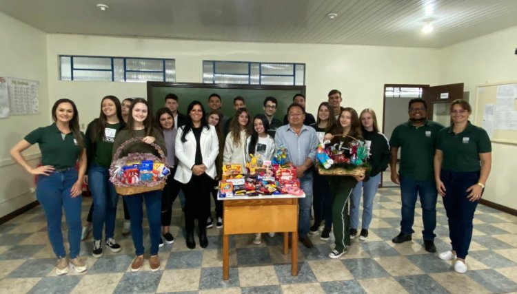 Cafelândia recebe doação de chocolates e doces do Colégio Ellos
