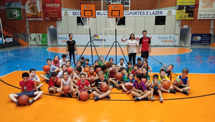 Secretaria de Esportes de Cafelândia adquire materiais para treino de Basquetebol