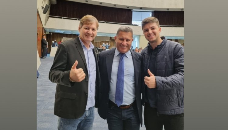 Cafelândia é contemplada com kit esportivo pelo deputado Adelino Ribeiro