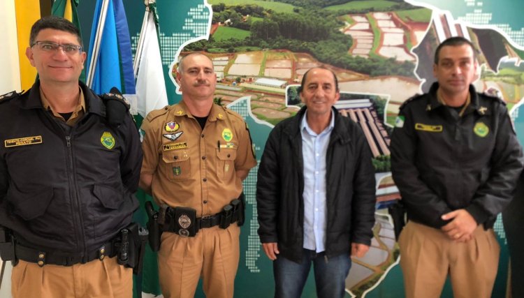 Comandante do 19&ordm; BPM visita Administra&ccedil;&atilde;o de Nova Aurora