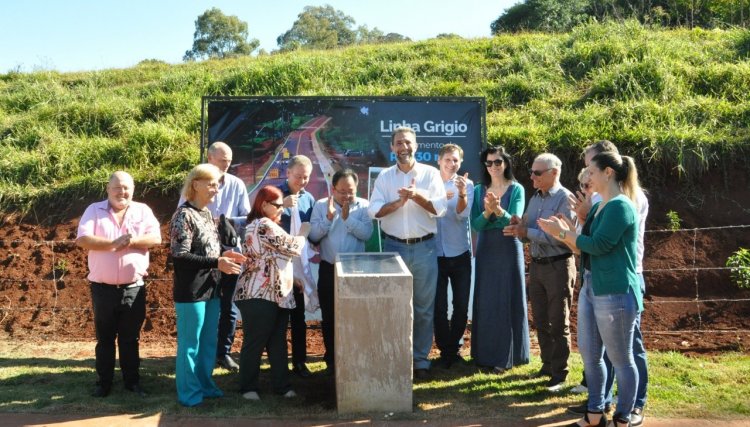 Município de Cafelândia inaugura pavimentação asfáltica da Linha Grigio com a presença do deputado federal Enio Verri e deputado estadual Lemos