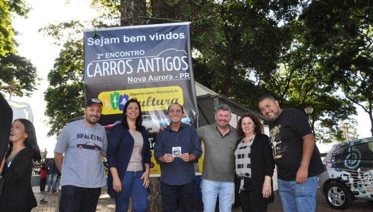 Encontro de carros antigos &eacute; sucesso em Nova Aurora