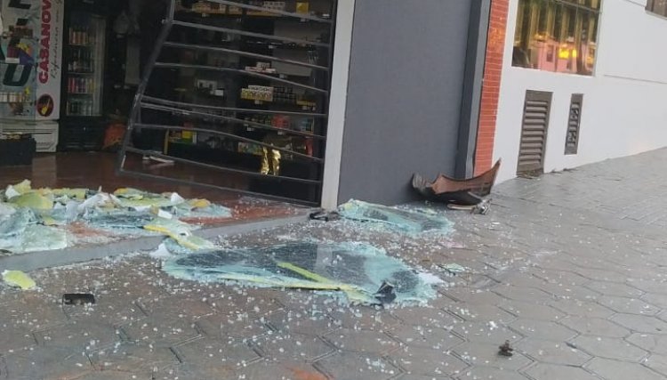 Tabacaria é arrombada e furtada em Cafelândia, veja o vídeo  