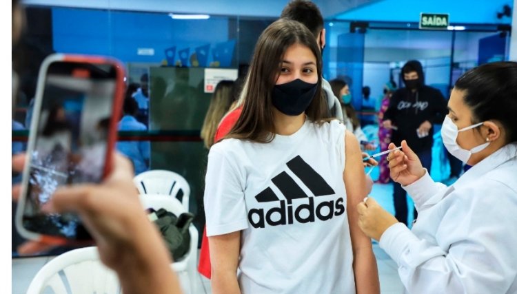 Paraná vai iniciar aplicação da dose de reforço em adolescentes nesta semana