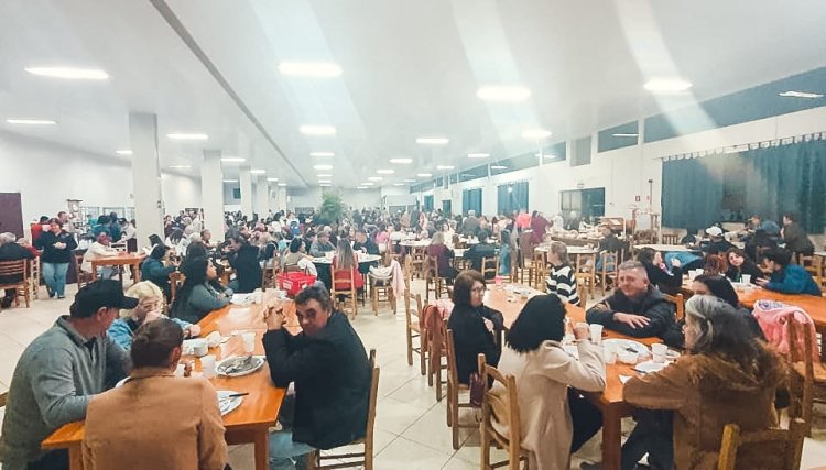 Organizado pelo Grupo Feminino da Copacol Café Colonial foi um sucesso em Cafelândia