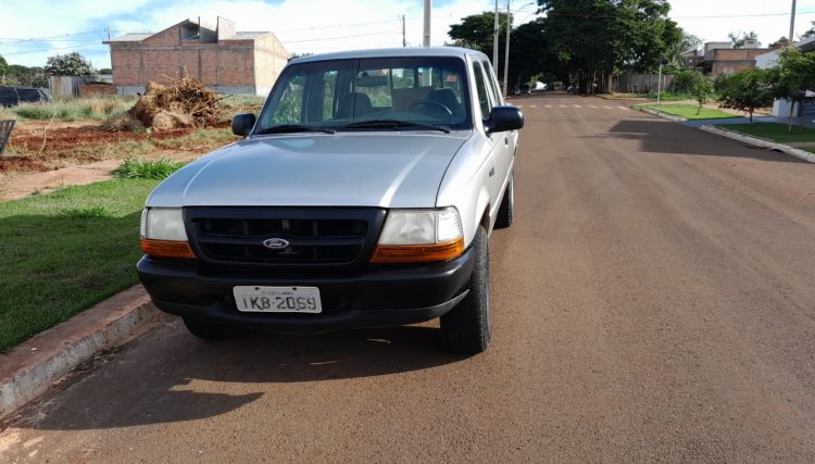 Caminhonete &eacute; furtada em Cafel&acirc;ndia nesta madrugada&nbsp;de sexta-feira 