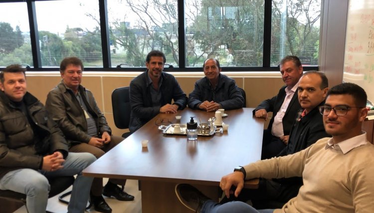 Prefeito Pecinha e equipe v&atilde;o a Cohapar em buscas de novas moradias