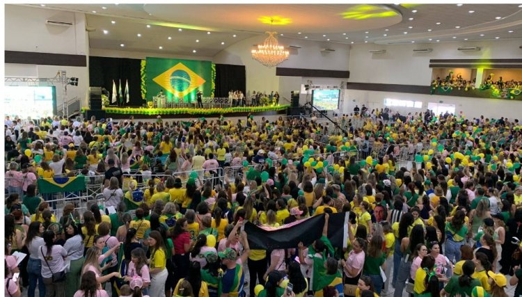 Michelle Bolsonaro e Ministra Damares participam de encontro em Cascavel