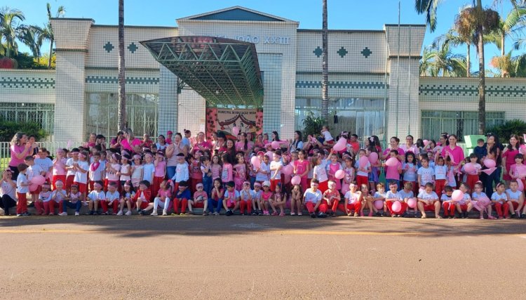 Cmei João XXIII realiza passeata de conscientização sobre a prevenção do Outubro Rosa