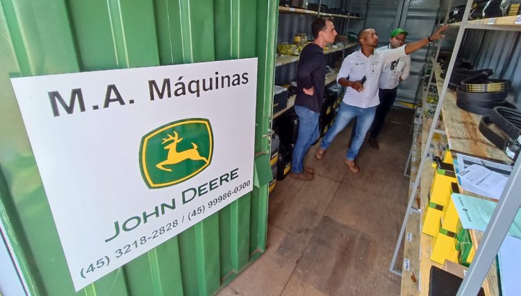 Container leva tecnologia John Deere perto do cliente