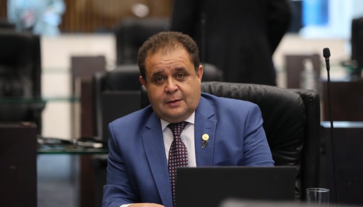 Deputado Batatinha solicita melhorias no IML de Cascavel 