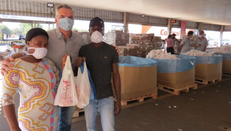 Copacol faz entrega de frango para colaboradores em homenagem ao Dia do Trabalhador 
