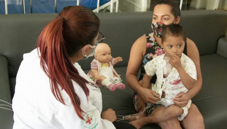 Boneca Rubinha auxilia na implantação do cateter nas crianças na Uopeccan