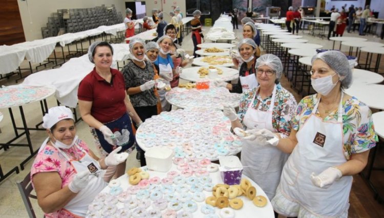  Produção da Bolacha Solidária é concluída pelos voluntários 