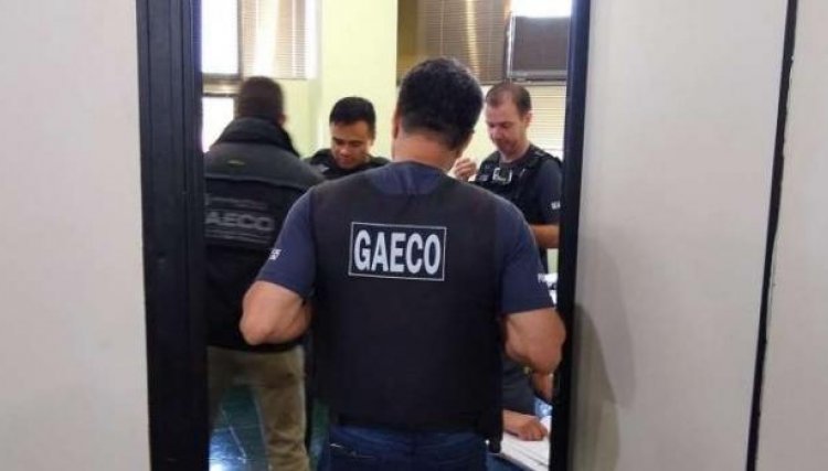 Prefeito assina demissão de servidor investigado por fraudes na região 