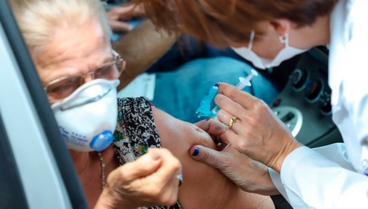 1 milhão de idosos são vacinados  contra gripe no PR