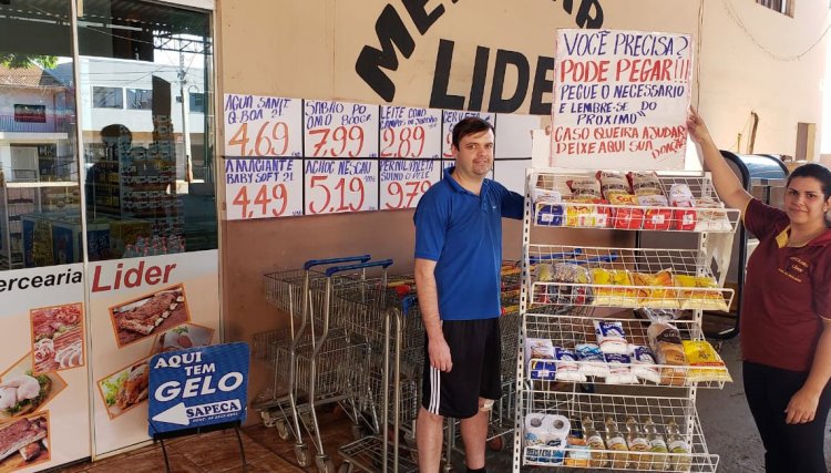 Empresários de Cafelândia criam a Prateleira Solidária para a doação de alimentos