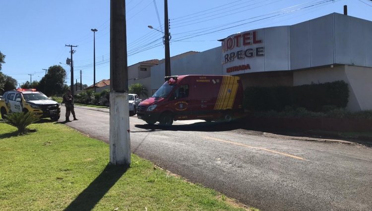 Homem escondido em forro de motel se entrega depois de 27 horas