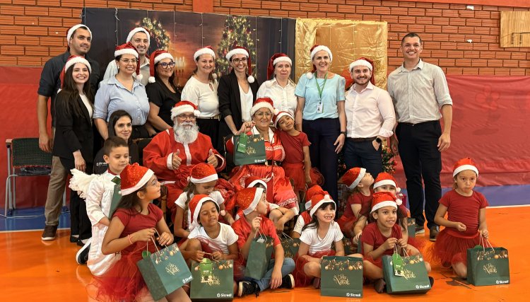 Sicredi realiza entrega de presentes da campanha Natal Colorido em Cafel&acirc;ndia 