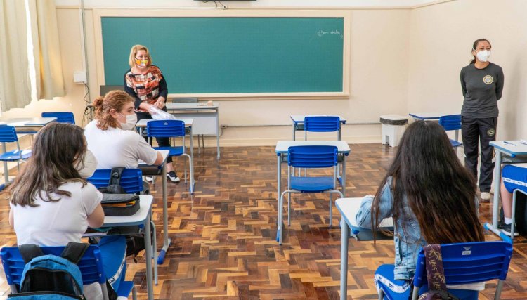 Aulas presencial passa a ser prioridade no Paraná 