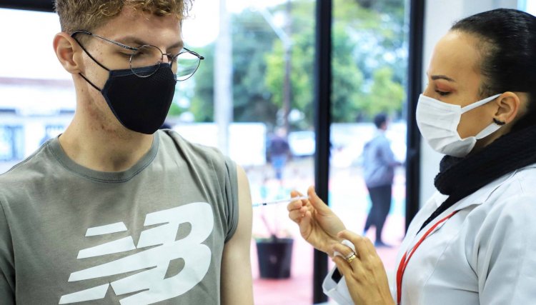 Com 4 milhões de pessoas completamente imunizadas, PR está entre os líderes na vacinação