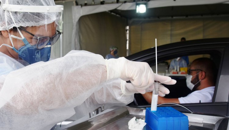 Número de casos de Covid-19 cai pela 5ª semana consecutiva no Paraná