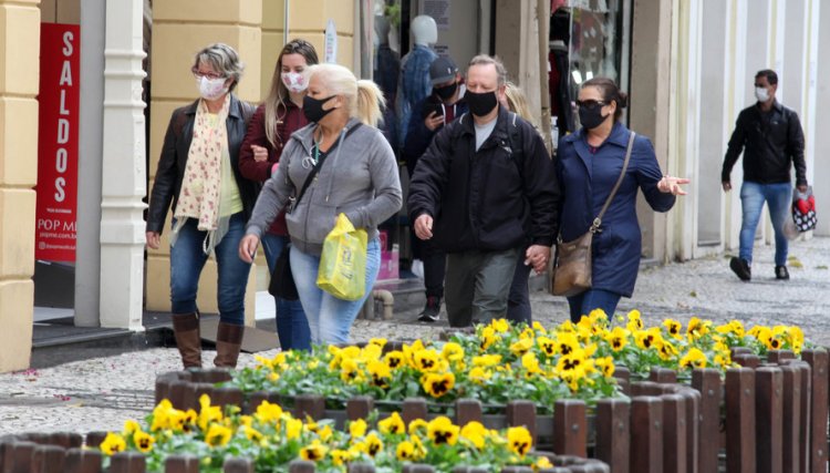 Paraná altera medidas restritivas contra a Covid-19, permitindo a circulação de madrugada 