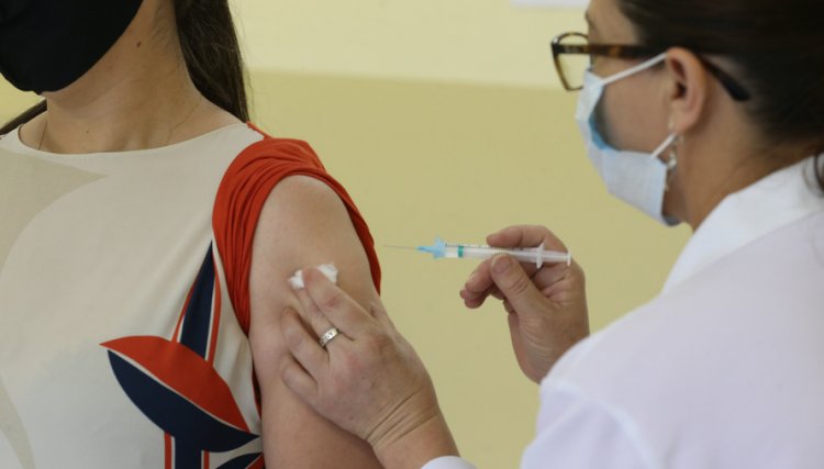Saúde aplicou 83% das doses de vacinas enviadas aos municípios do Paraná 